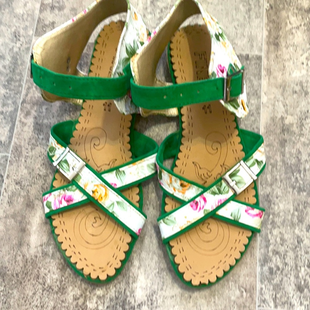 Floral spring sandals